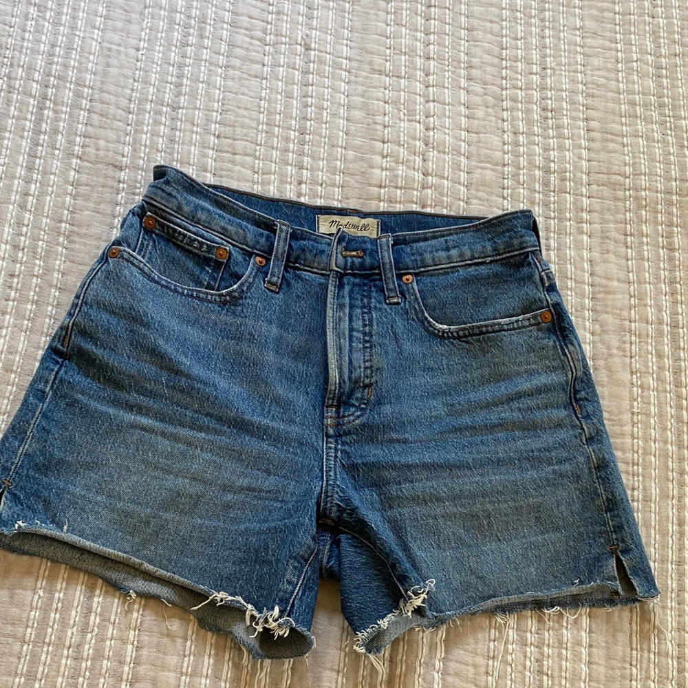 Madewell the perfect mid length gene short size 26
